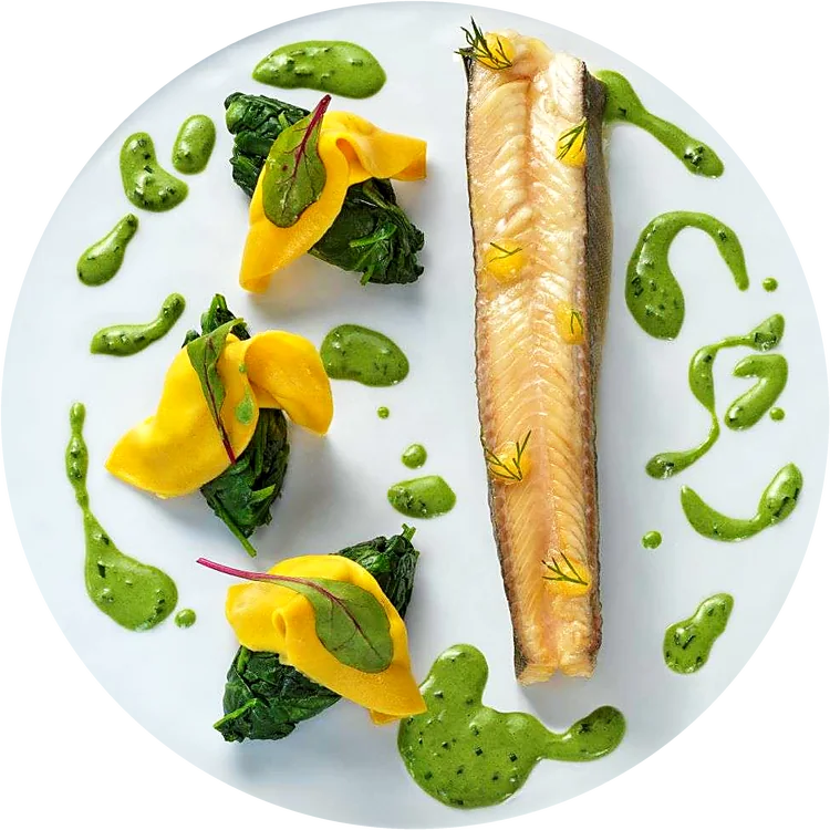 Omble chevalier, épinards et condiment safrané, vu du dessus